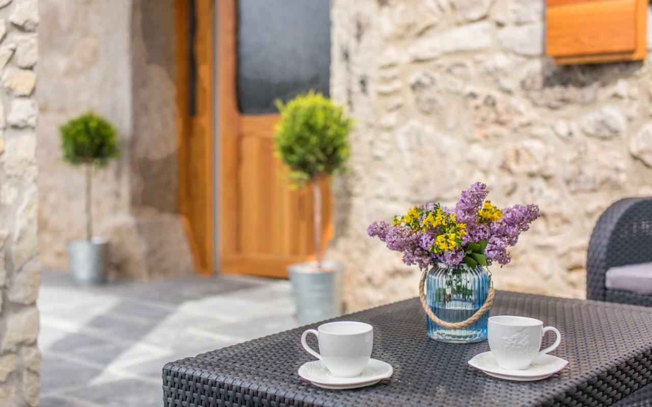 Holiday Home Eredita Milohnici Exterior foto